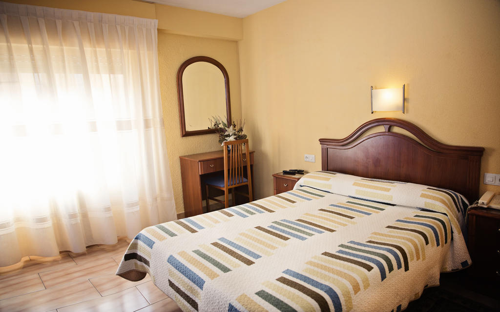 Hostal Guzman El Bueno By Gaiarooms León Chambre photo