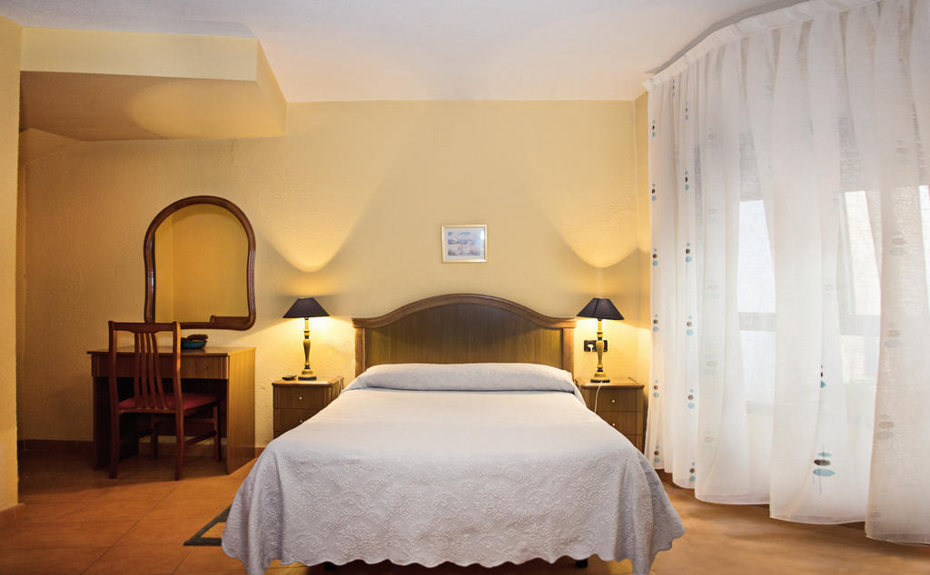 Hostal Guzman El Bueno By Gaiarooms León Chambre photo