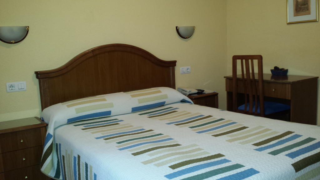 Hostal Guzman El Bueno By Gaiarooms León Chambre photo